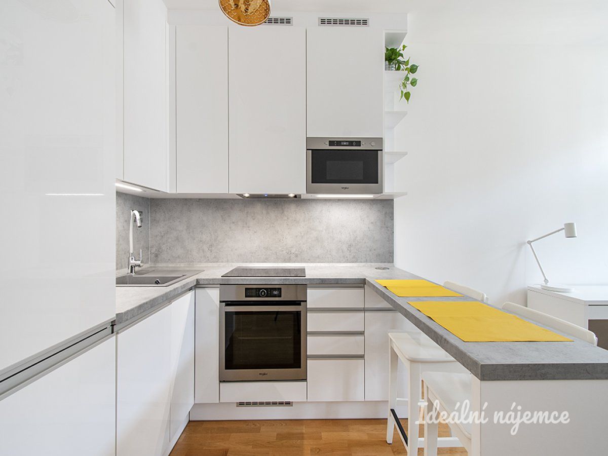 Pronájem bytu 1+kk 28 m²