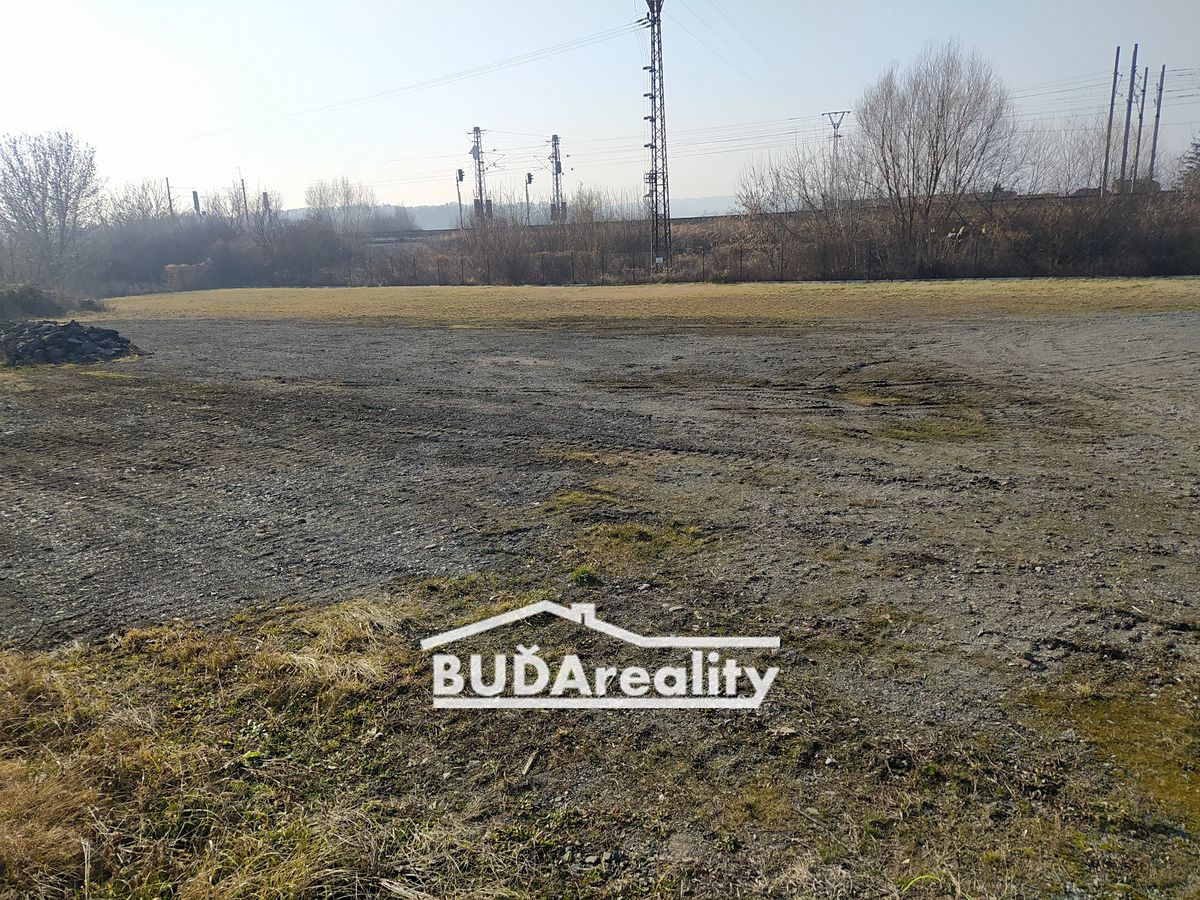 Pronájem komerčního pozemku 1000 m² – fotografie 2