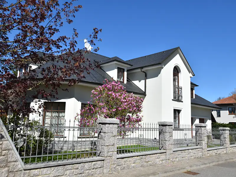 Prodej rodinného domu 510 m², pozemek 743 m², Průhonice – náhled fotky 1