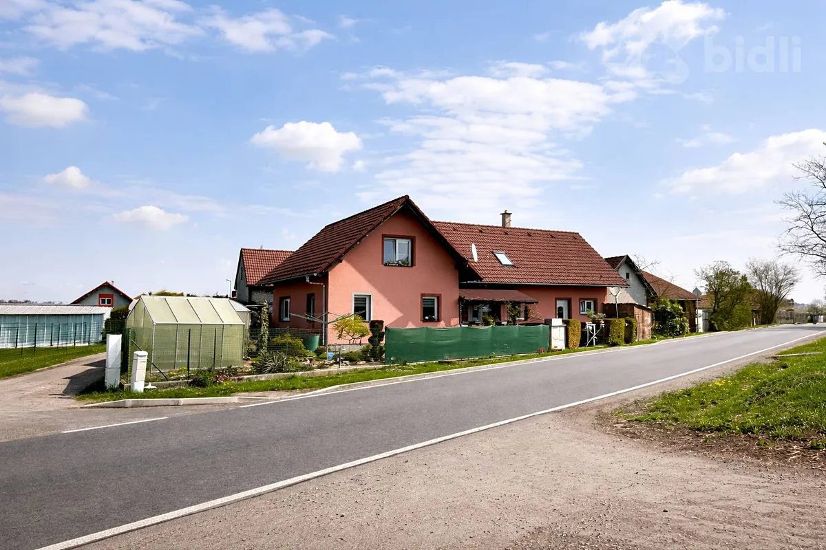 Prodej rodinného domu 180 m², pozemek 332 m²