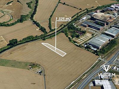 Prodej pole 1325 m²