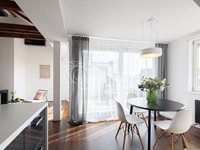 Pronájem bytu 4+kk 146 m² — photo 2