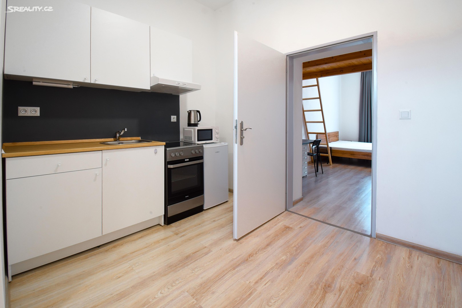 Pronájem bytu 1+1 32 m² (Mezonet) – pohled 2