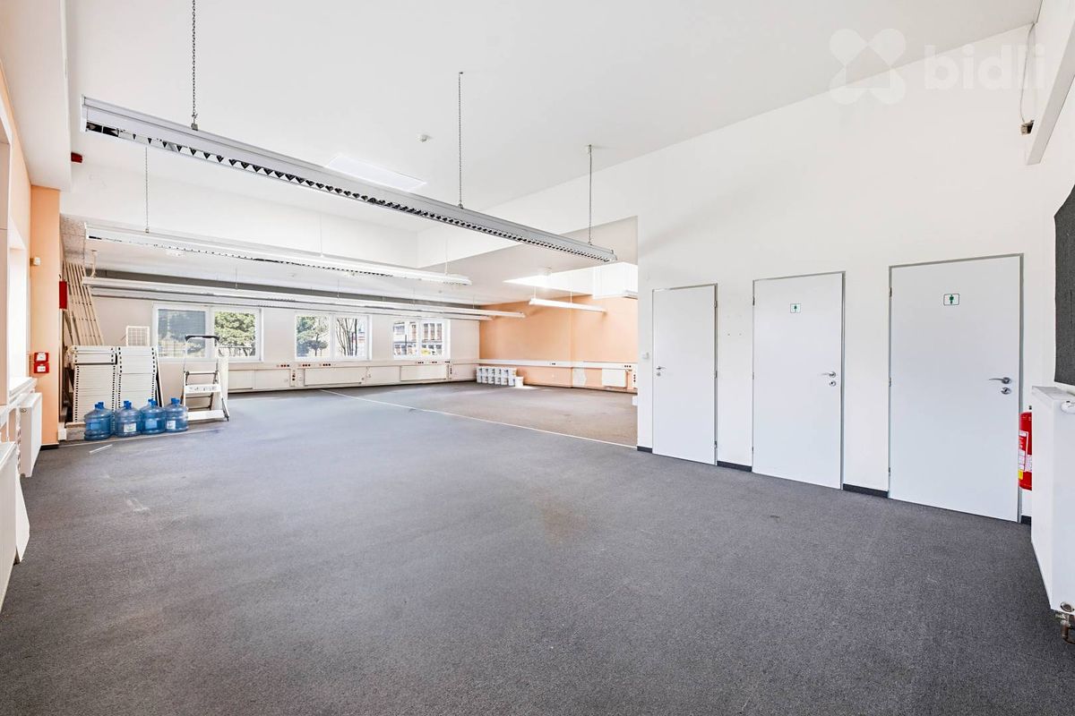 Pronájem skladového prostoru 695 m² – fotografie 2
