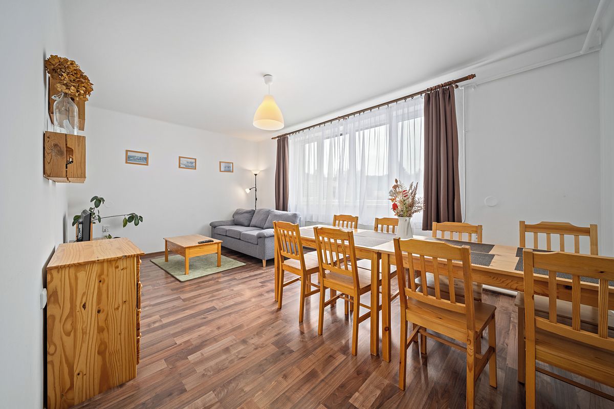 Prodej rodinného domu 484 m², pozemek 1563 m² – fotografie 2