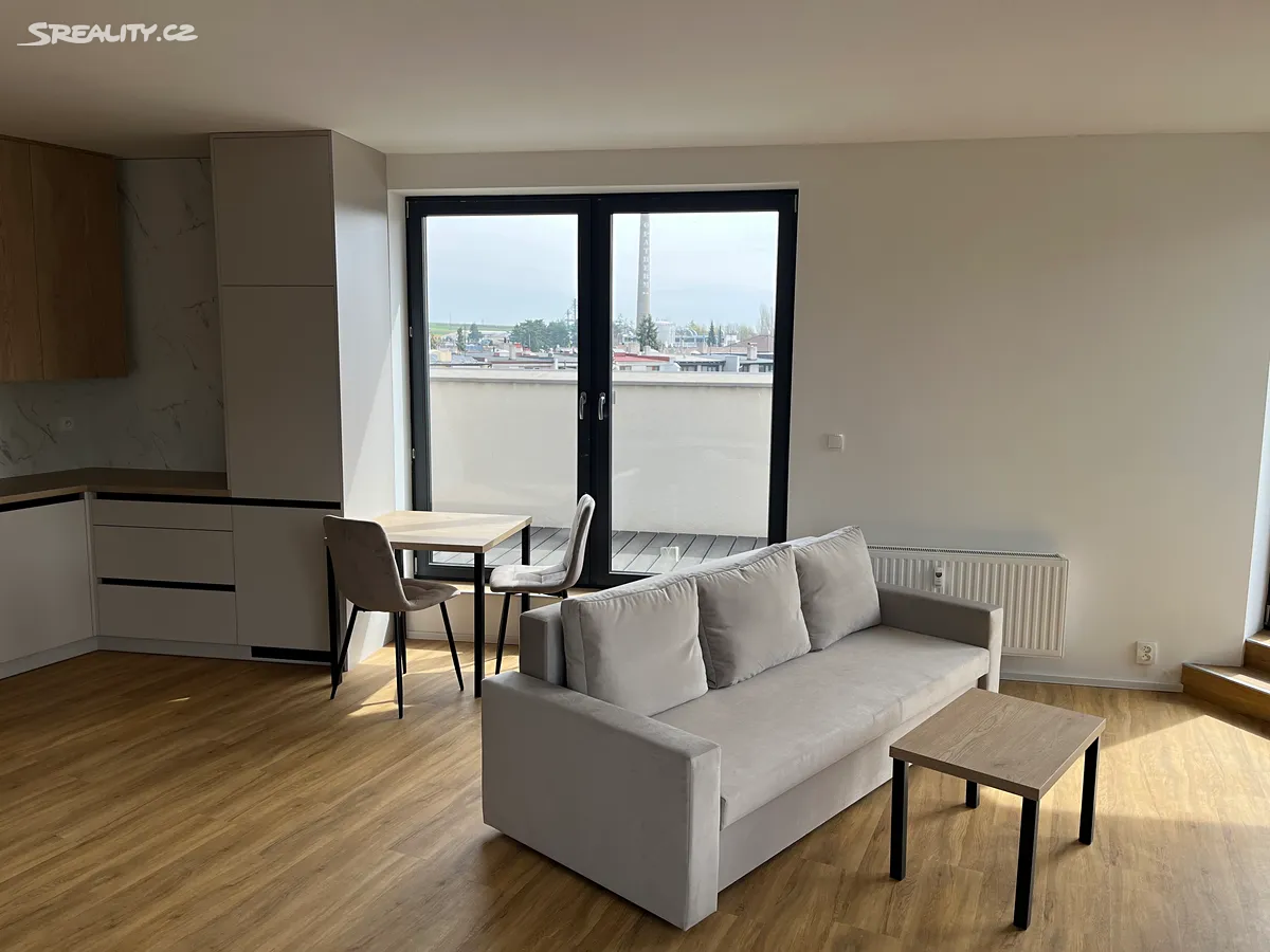 Pronájem bytu 1+kk 92 m² – pohled 4