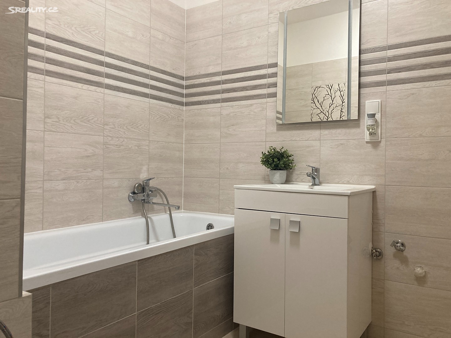 Pronájem bytu 2+1 62 m² – pohled 3