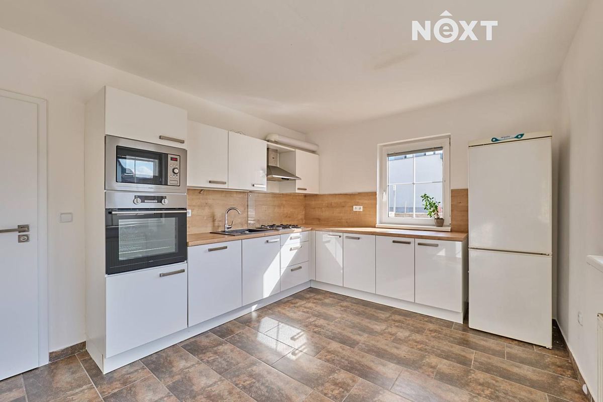 Prodej rodinného domu 180 m², pozemek 882 m², Býšť – fotka 1 z 3