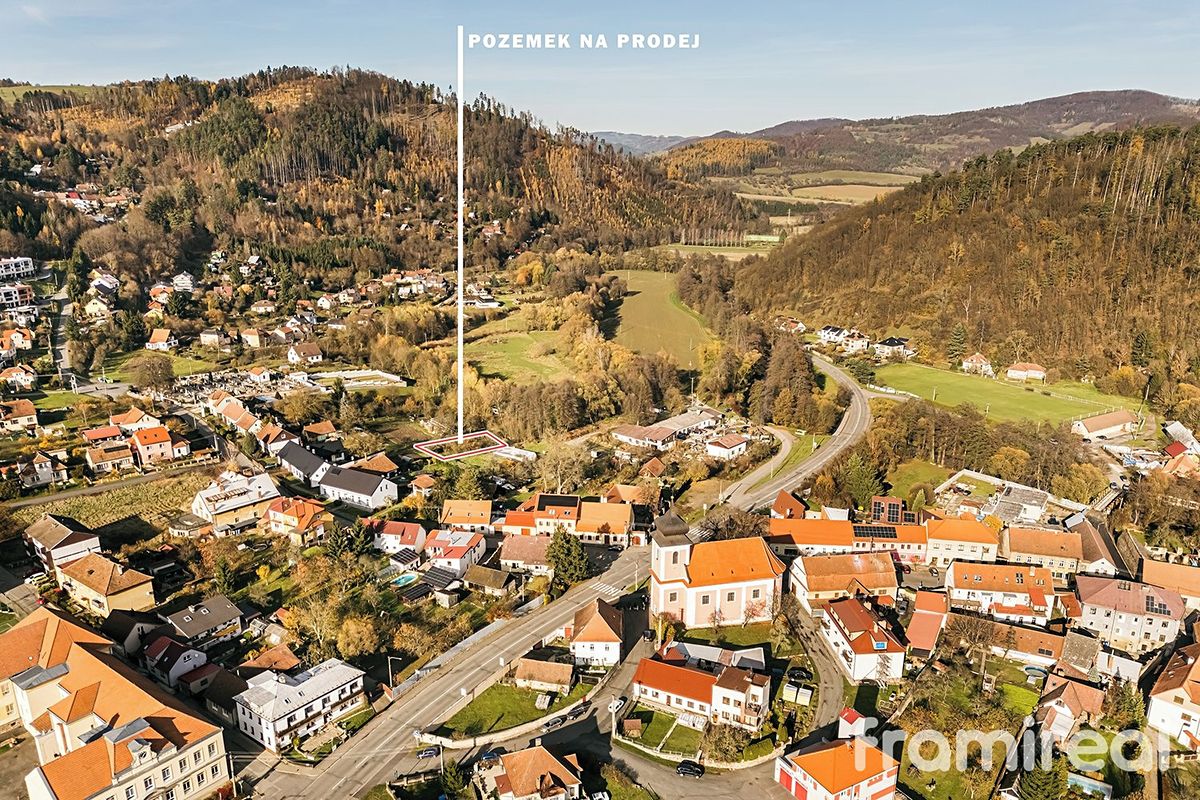 Prodej stavebního pozemku 1079 m² – fotografie 3