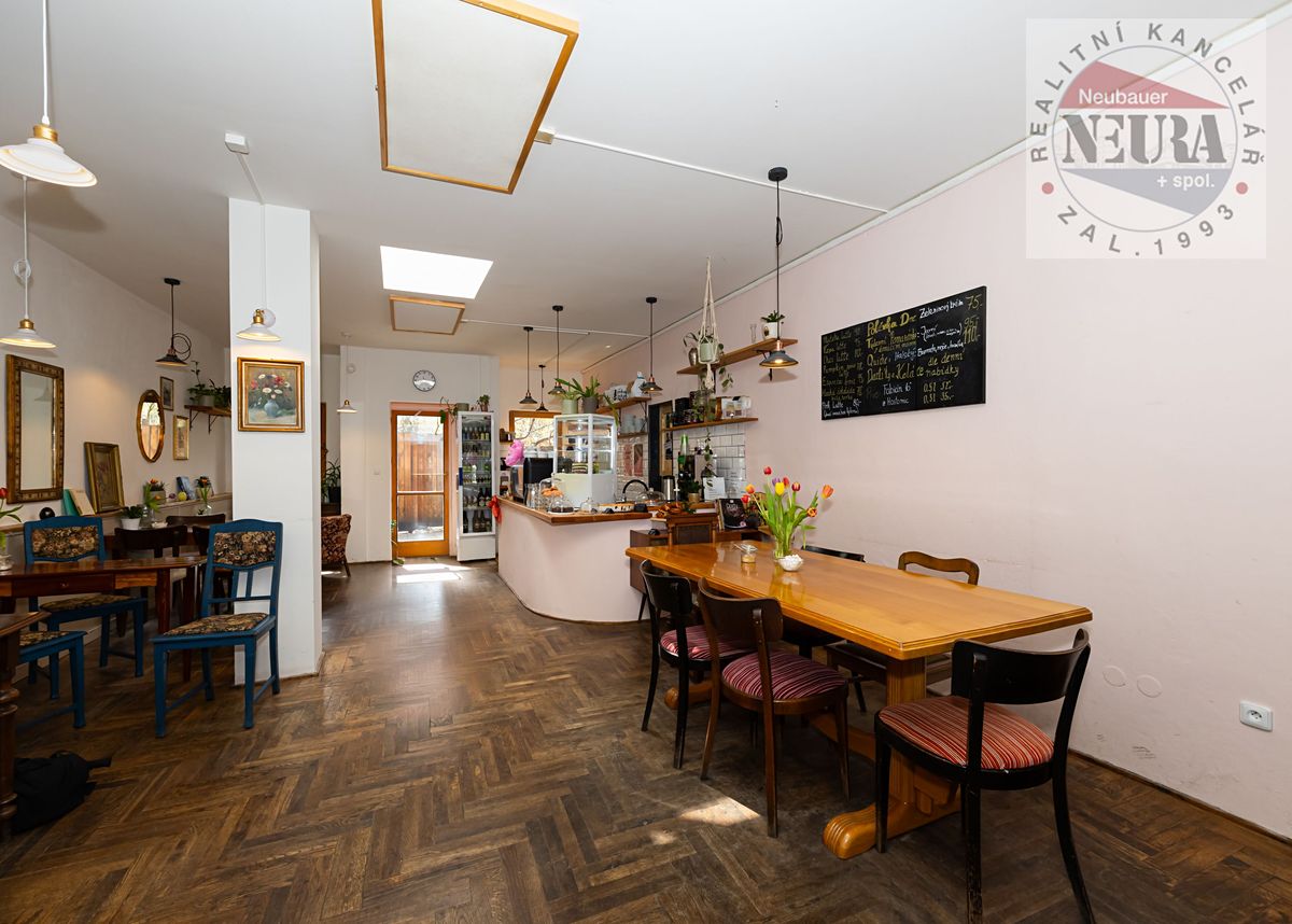 Prodej rodinného domu 451 m², pozemek 877 m² – fotografie 3