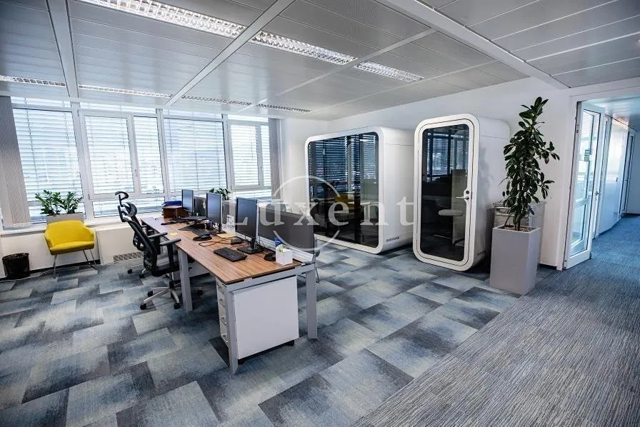 Pronájem kanceláře 236 m²