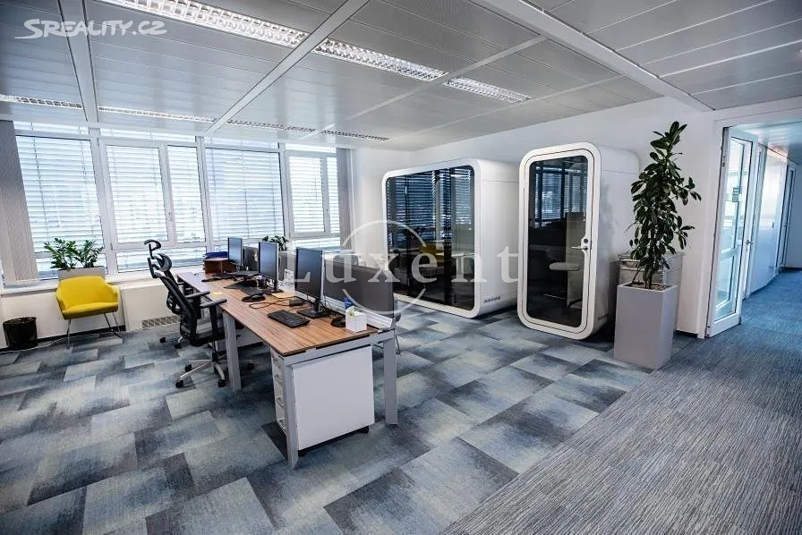 Pronájem kanceláře 236 m², Praha