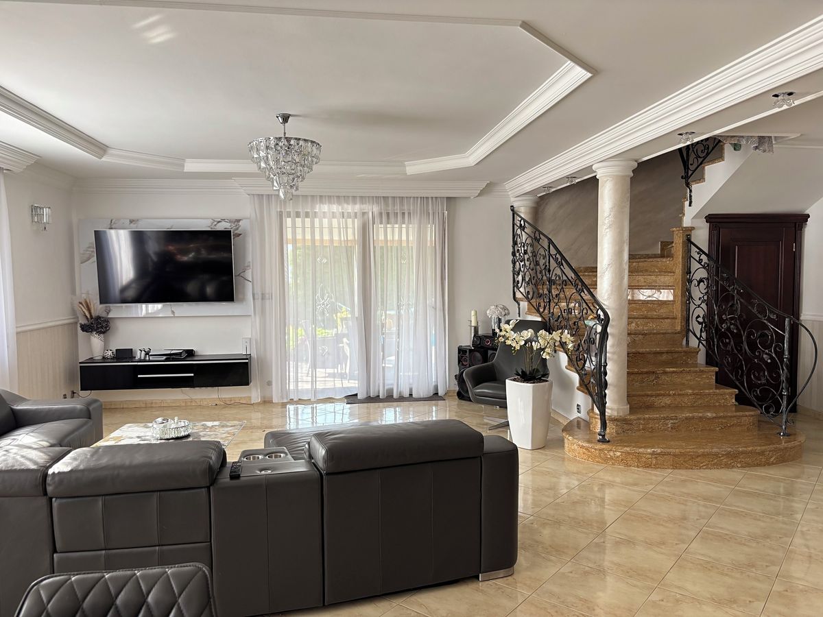 Prodej rodinného domu 320 m², pozemek 832 m² – fotografie 5