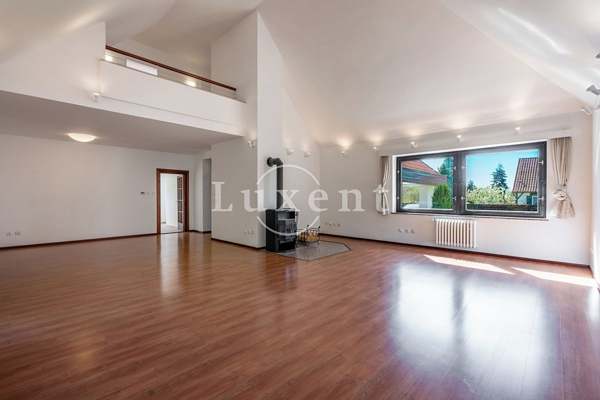Pronájem kanceláře 417 m²