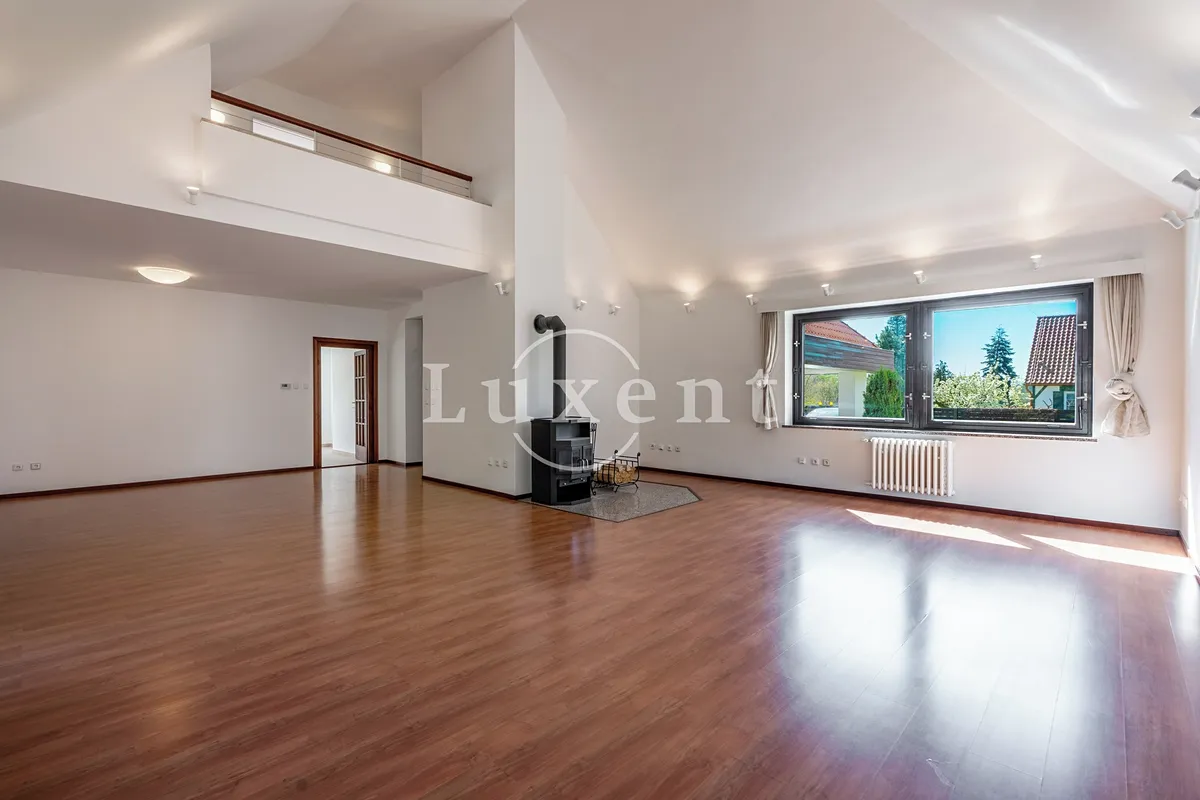 Pronájem kanceláře 417 m²