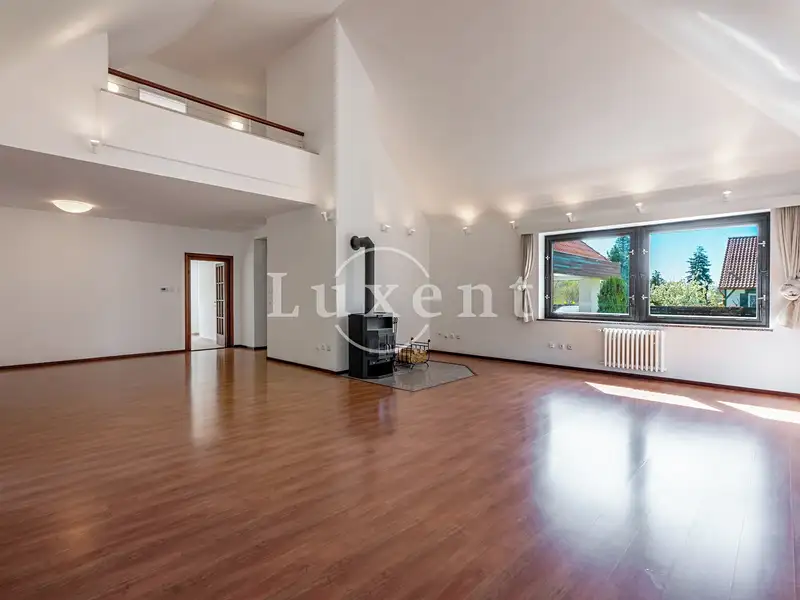 Pronájem kanceláře 417 m², Praha – náhled fotky 1
