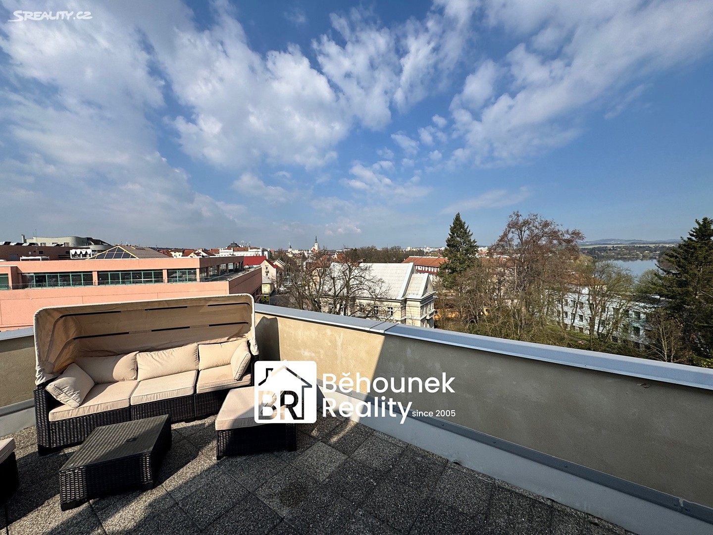 Prodej bytu 2+kk 66 m² — 1/23