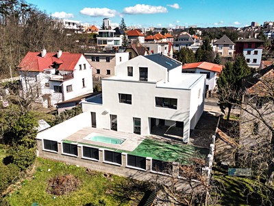 Prodej  rodinného domu 360 m², pozemek 485 m²