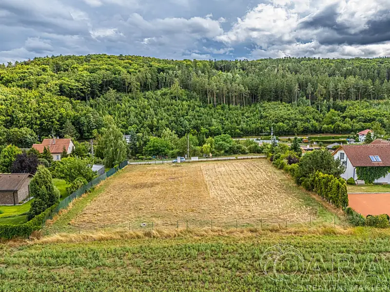 Prodej stavebního pozemku 1955 m², Čisovice – náhled fotky 3