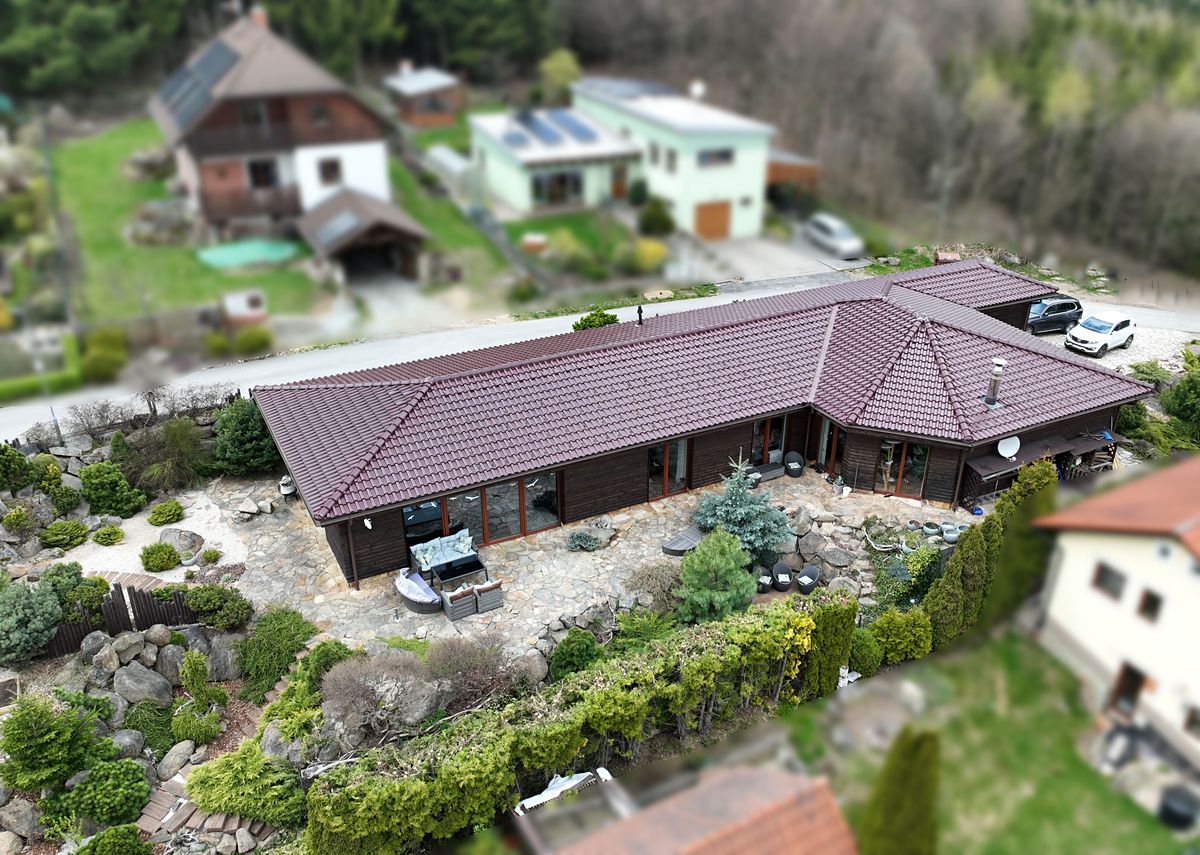 Prodej rodinného domu 301 m², pozemek 1047 m² – fotografie 2