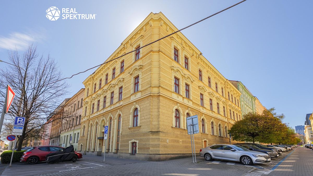 Pronájem kanceláře 1708 m² – fotografie 5