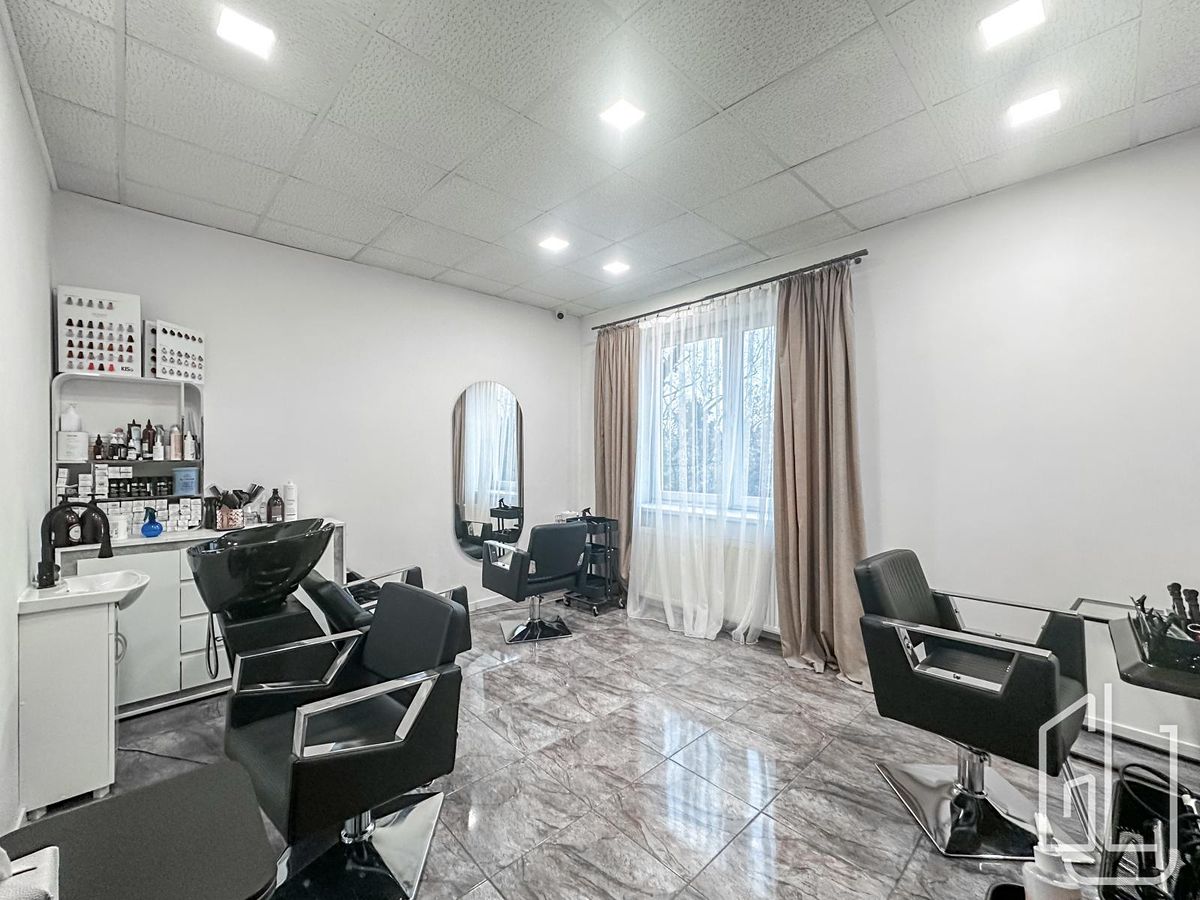 Pronájem obchodního prostoru 91 m² – fotografie 2