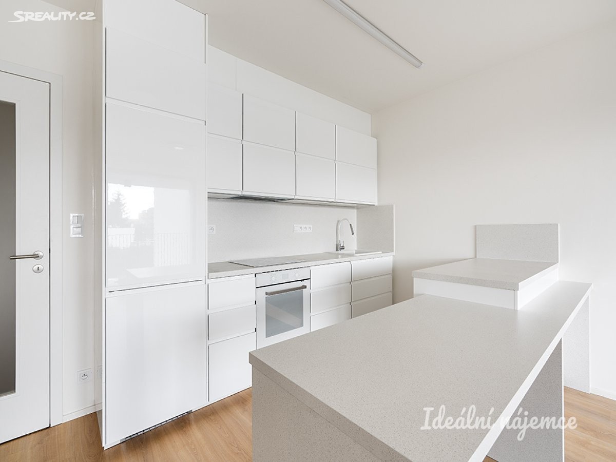 Pronájem bytu 2+kk 62 m² — 1/17