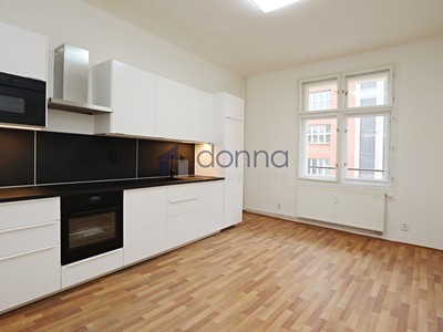 Pronájem bytu 2+1 85 m² (Jednopodlažní)