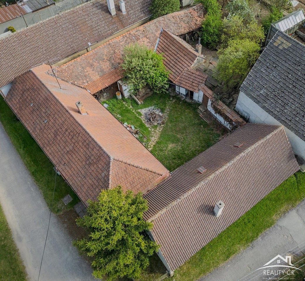 Prodej rodinného domu 111 m², pozemek 688 m² – fotografie 3