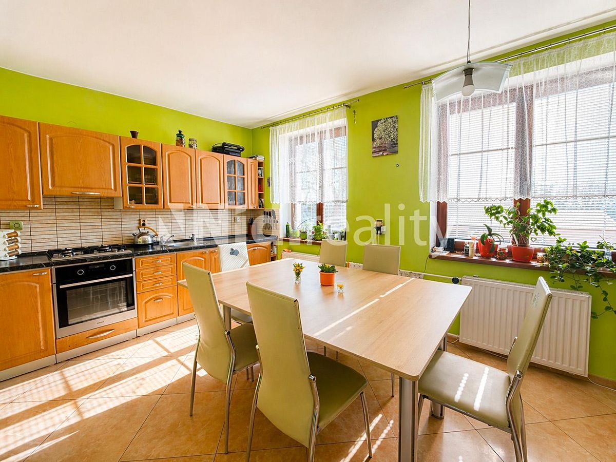 Prodej rodinného domu 285 m², pozemek 493 m² – fotografie 2