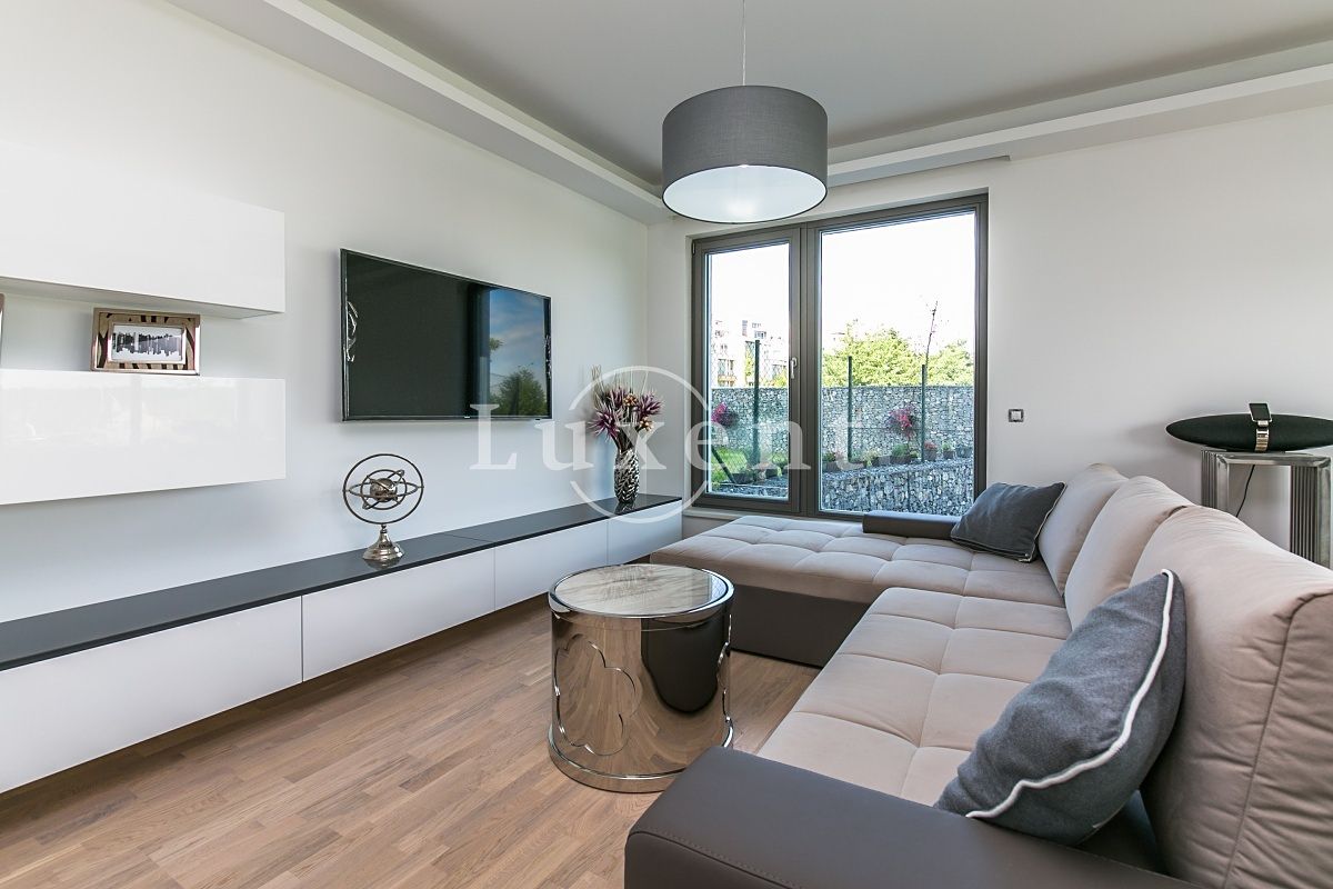 Pronájem bytu 3+kk 156 m² – fotografie 2