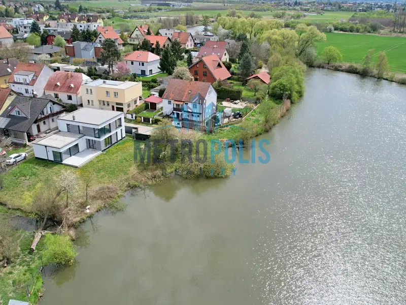 Prodej rodinného domu 260 m², pozemek 471 m², Praha – náhled fotky 1