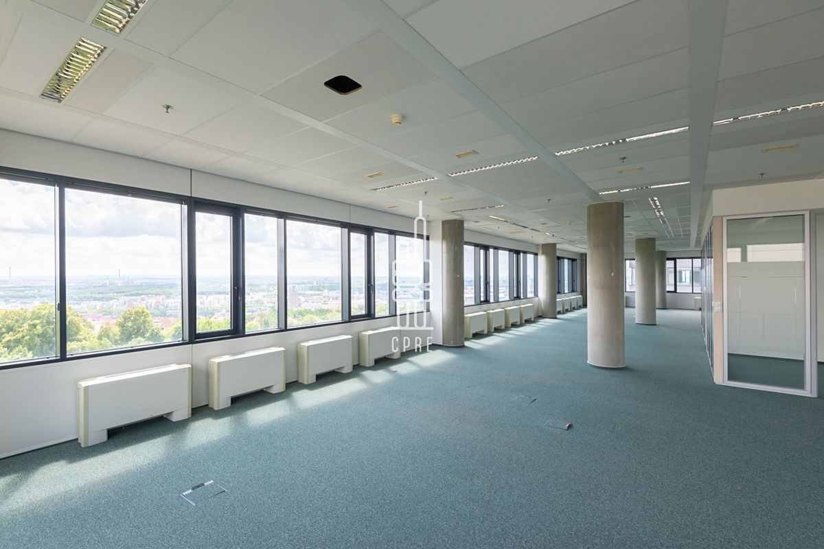 Pronájem kanceláře 322 m² – fotografie 2