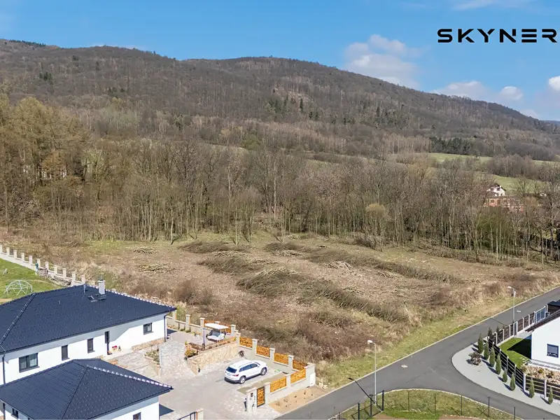 Prodej stavebního pozemku 2355 m², Přestanov – náhled fotky 3