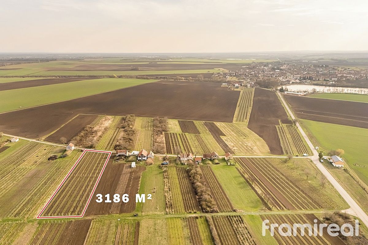 Prodej stavebního pozemku 1593 m²