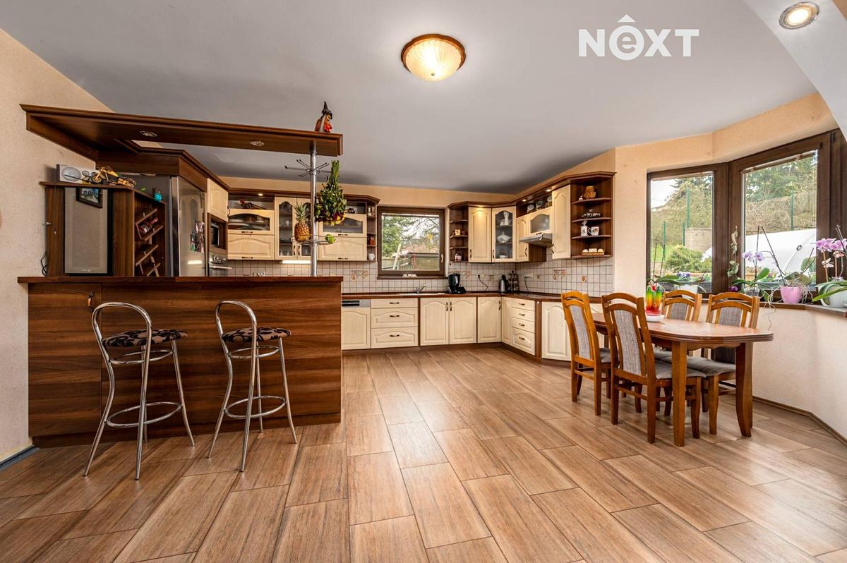 Prodej rodinného domu 179 m², pozemek 809 m² – fotografie 3