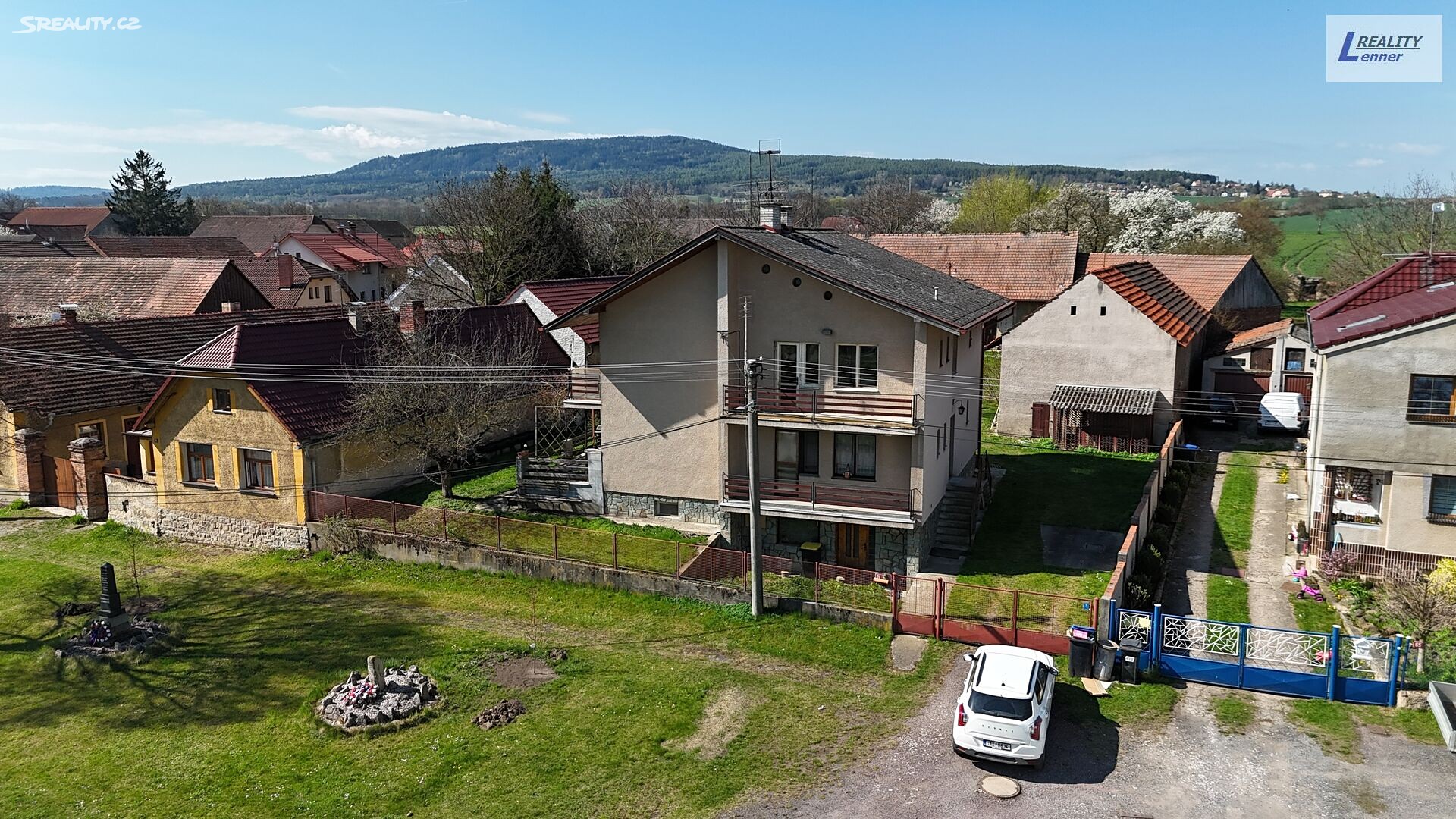 Prodej  rodinného domu 300 m², pozemek 2 907 m², okres Beroun