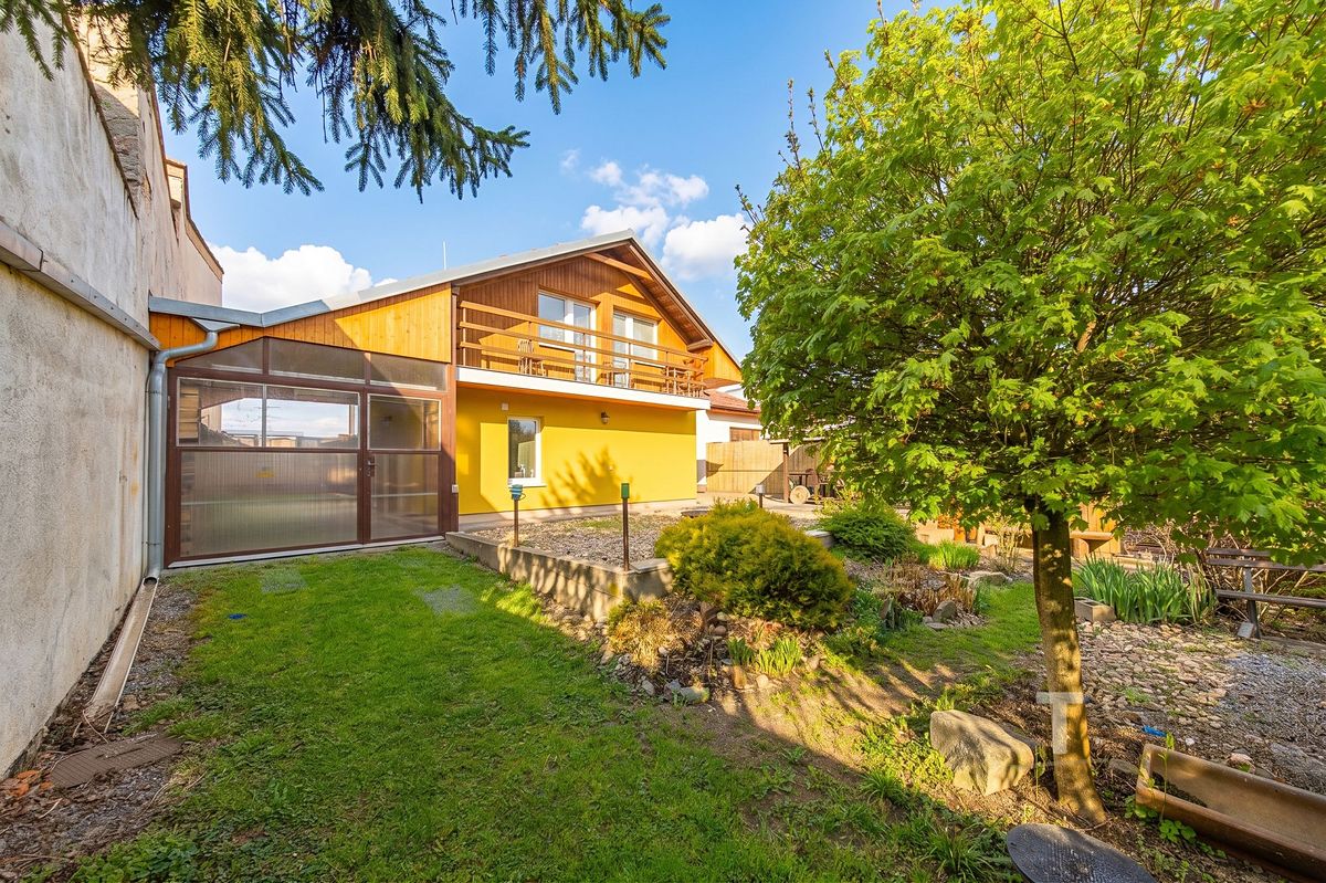 Prodej rodinného domu 190 m², pozemek 1104 m² – fotografie 2