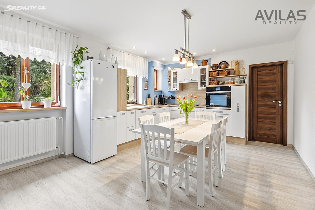 Prodej  rodinného domu 269 m², pozemek 1 084 m² – další