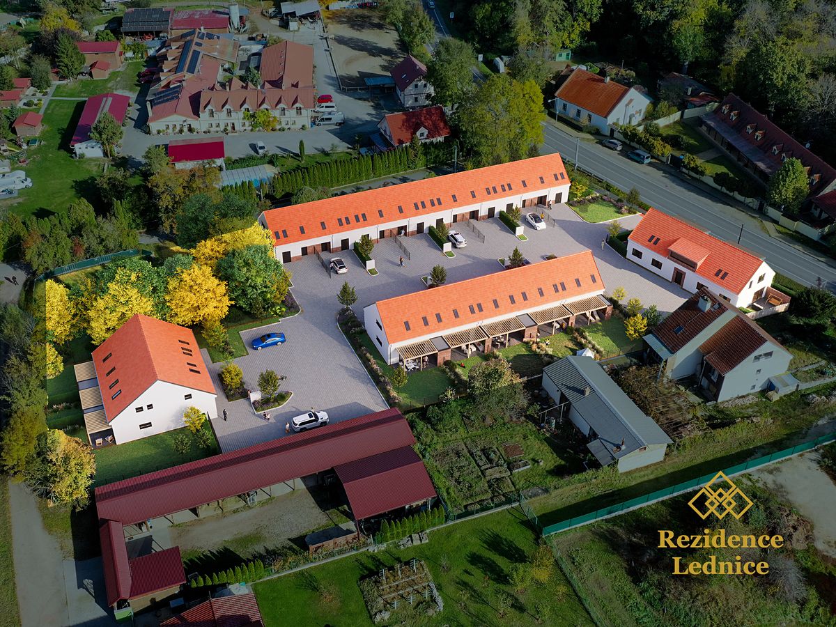 Prodej komerčního pozemku 4926 m²