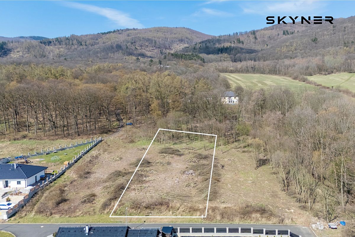 Prodej stavebního pozemku 2393 m²