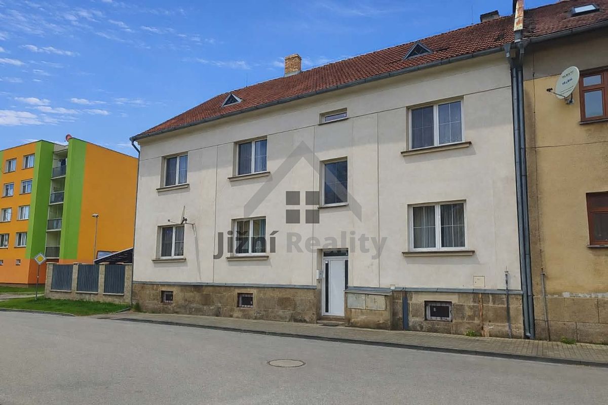 Prodej rodinného domu 450 m², pozemek 648 m² – fotografie 3