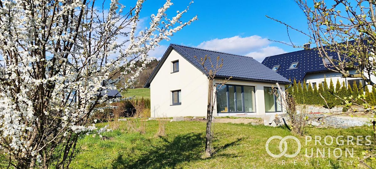 Prodej rodinného domu 115 m², pozemek 592 m² – fotografie 2