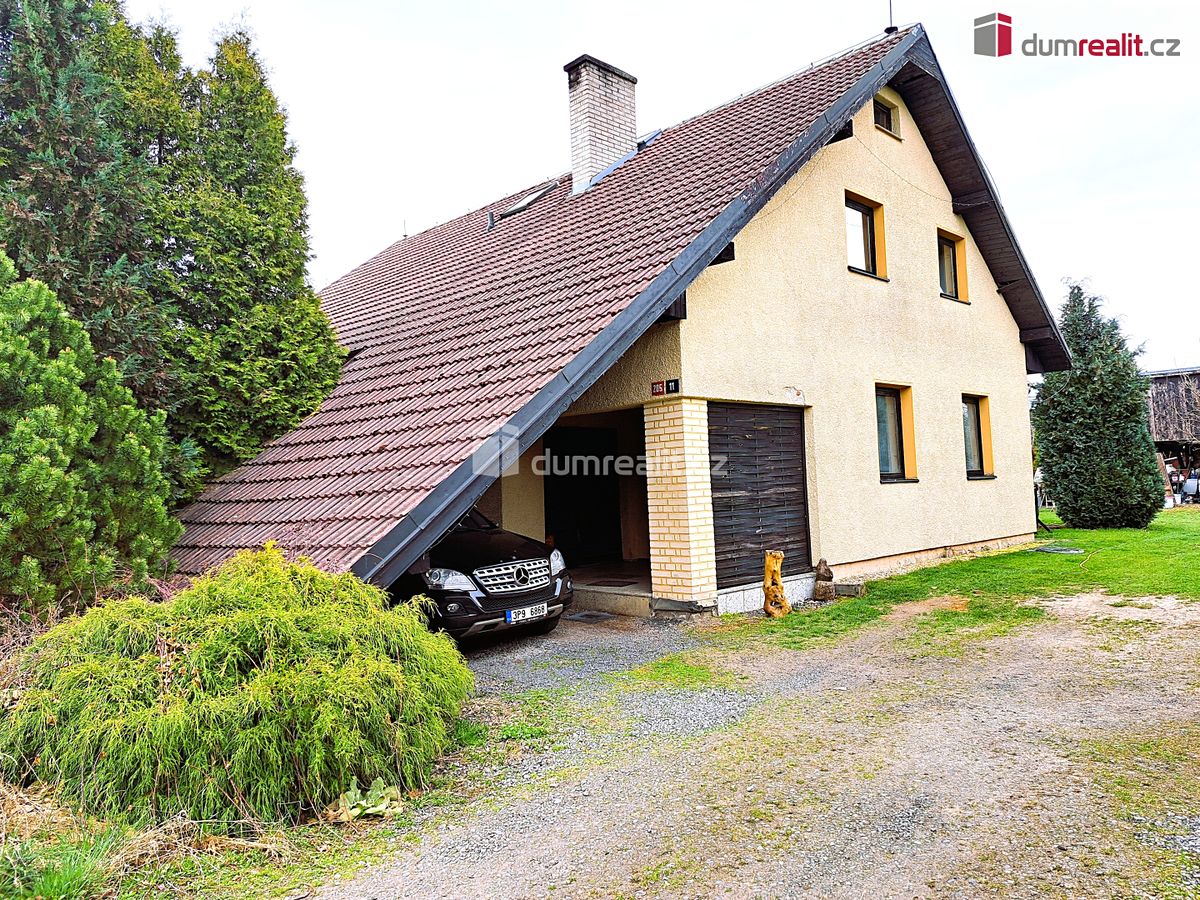 Prodej rodinného domu 200 m², pozemek 795 m²