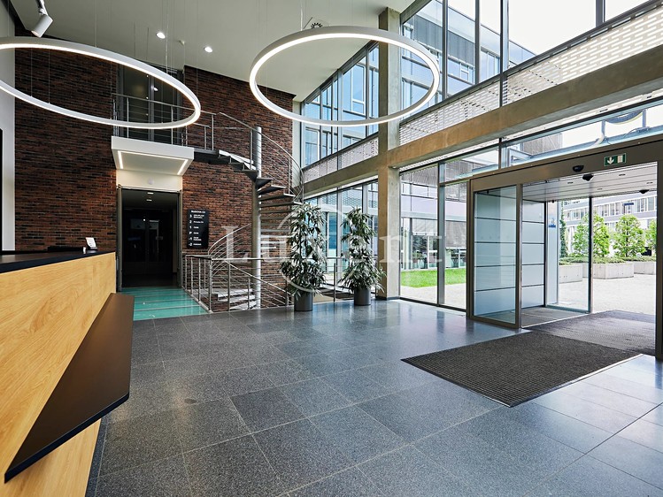 Pronájem komerčního prostoru, 1 045 m² (10 z 13)