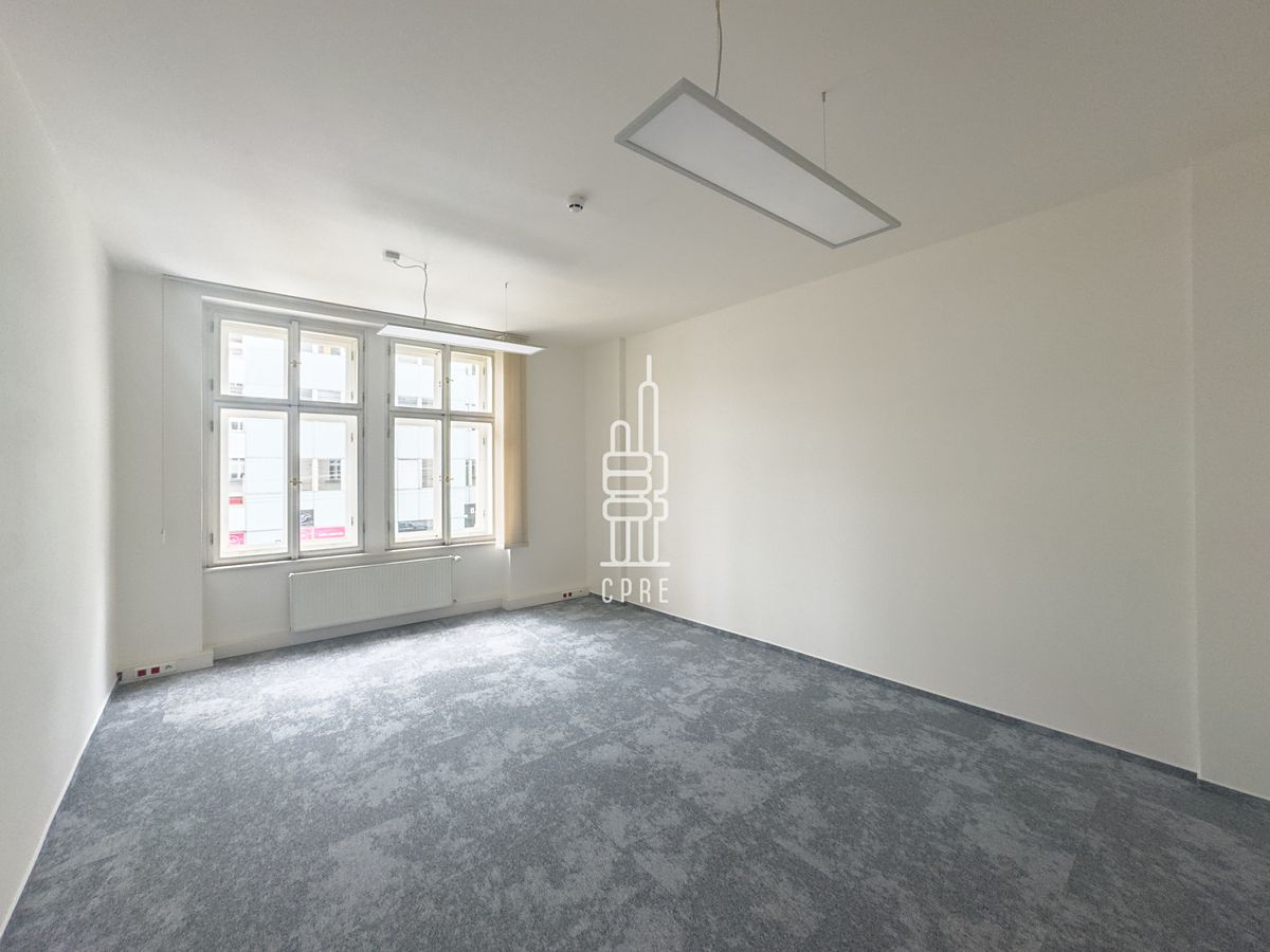 Pronájem kanceláře 122 m² – fotografie 4