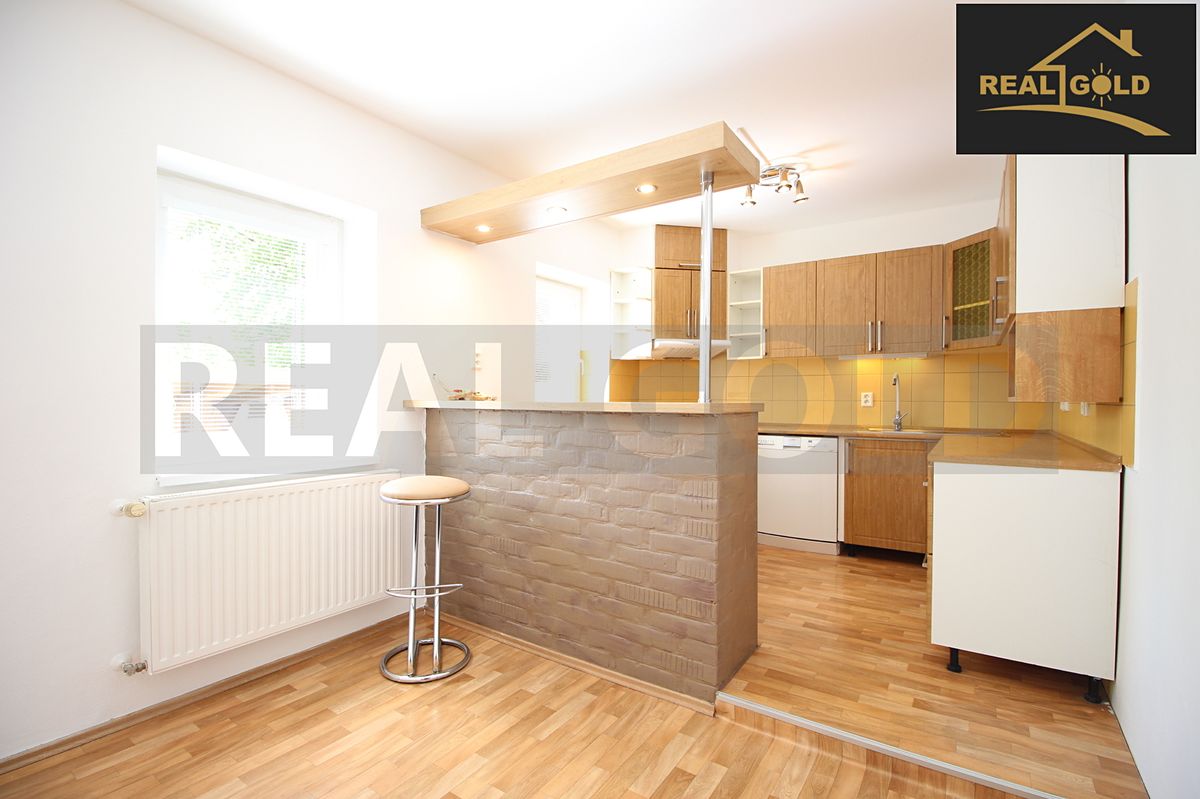 Prodej rodinného domu 280 m², pozemek 258 m² – fotografie 4