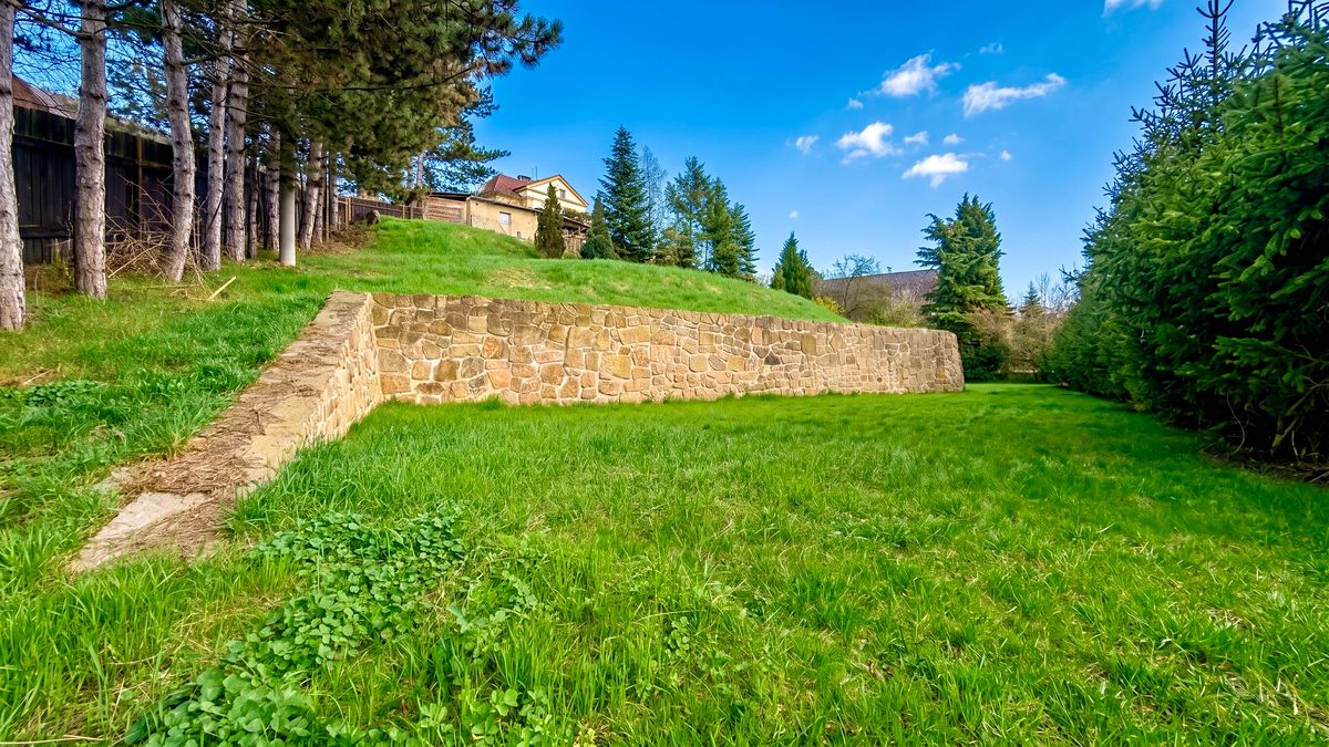 Prodej stavebního pozemku 1210 m²