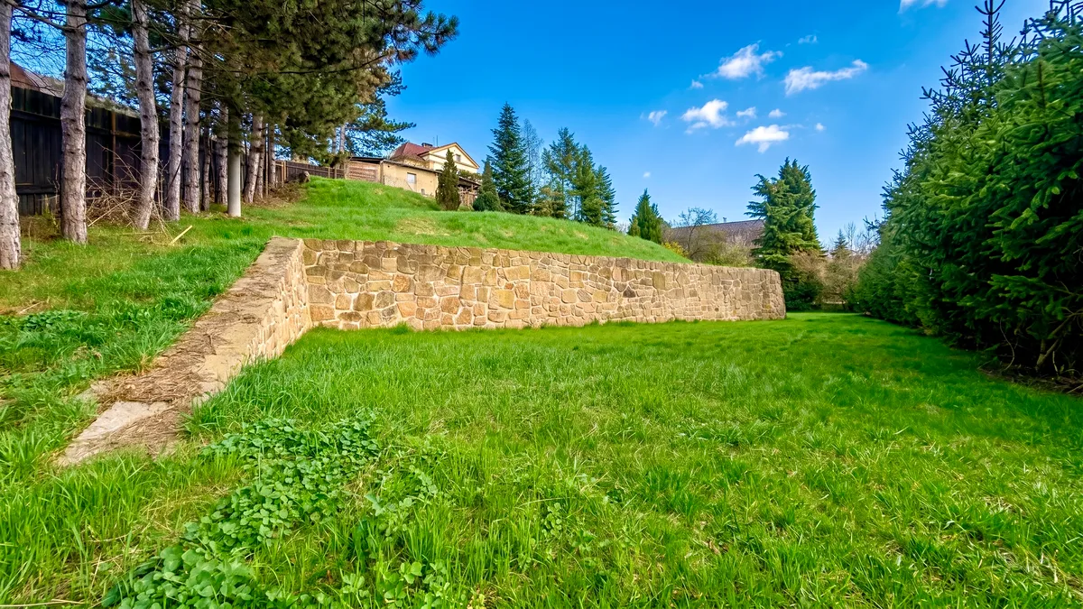 Prodej stavebního pozemku 1210 m²