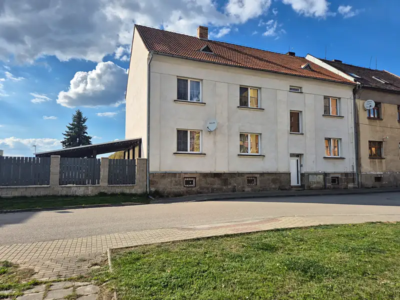 Prodej vícegeneračního domu 330 m², pozemek 656 m², České Velenice – náhled fotky 1